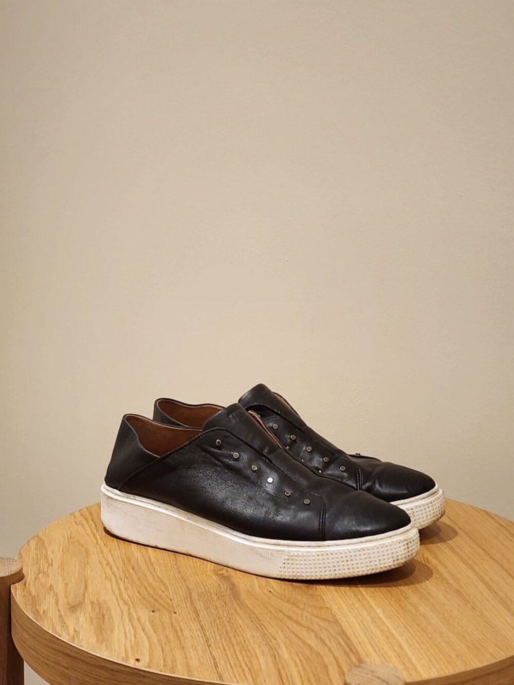 MJUS Slip On Sneakers